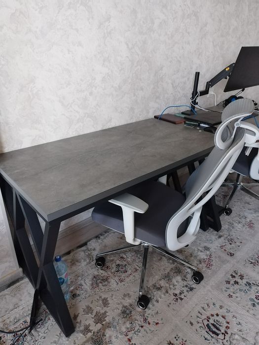 Kreslo va Loftbek stol