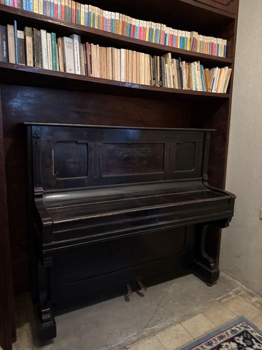 Pian vertical vechi Urbas & Reisshauer Dresden – pentru colecționari / decor