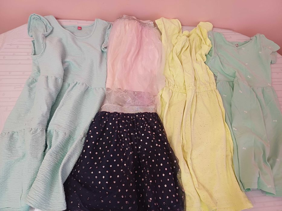 Продам детские вещи для девочки.