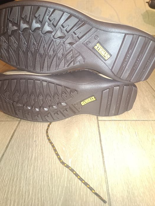 Bocanci de munca dewalt