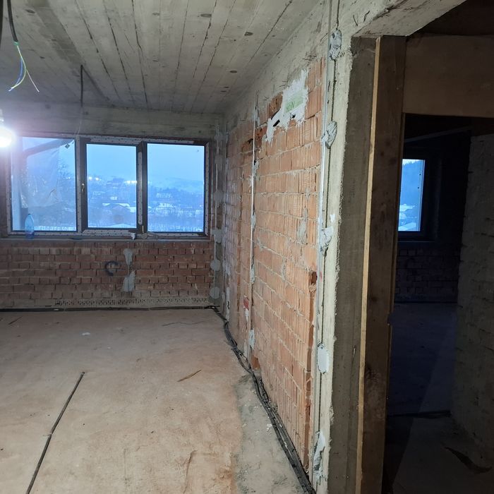 Efectuam tencuiala mecanizata