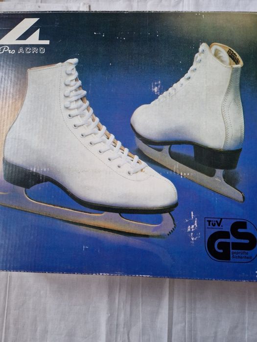 Продам фигурные коньки женские