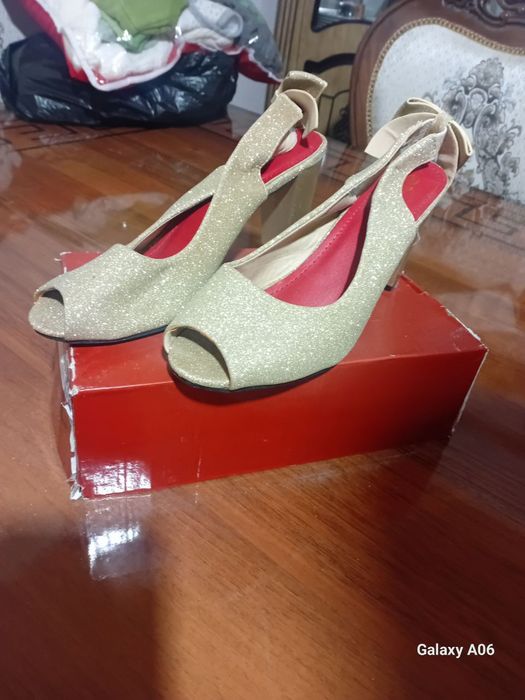 Oyoq kiyimlar arzonga bervoraman