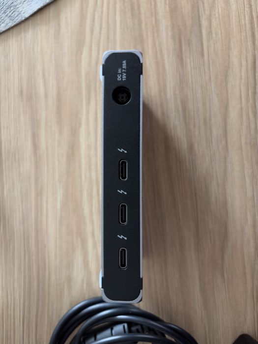 CalDigit Thunderbolt 4 Element Hub - 8 porturi, cutie completa