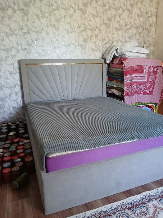 Кровать с матрасам сатылады