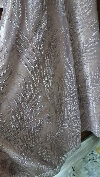 Vecherni koylak sotiladi