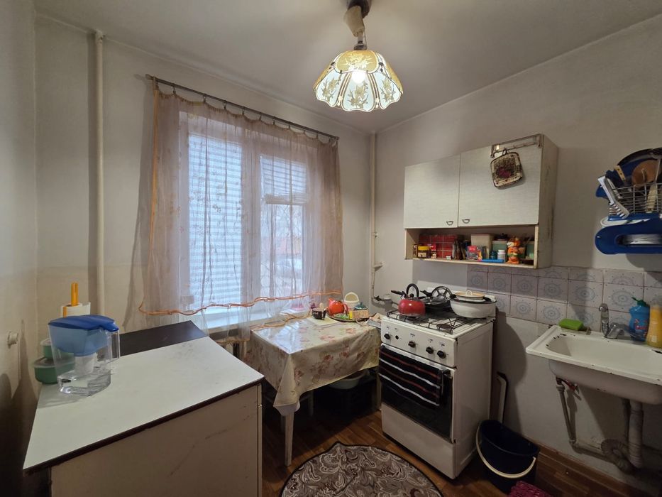 3-комн., 1 этаж, 4 мкр.