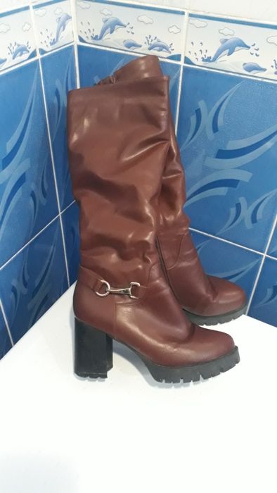 Сапоги женские 39р, наш адрес Сайрам центр