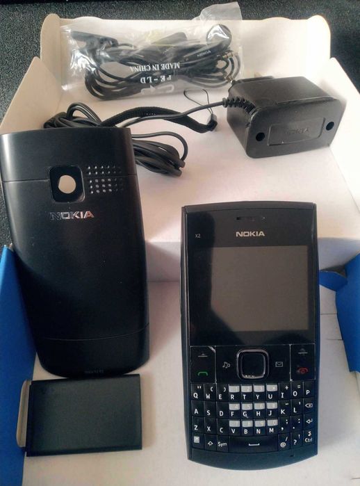 Телефон Nokia X2-01 QWERTY-клавиатура, microSD, Bluetooth. 0.3MP черен