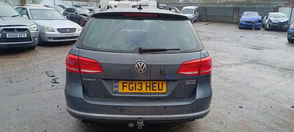 Dezmembrari / Dezmembrez VW Passat B7 (365)  2.0 TDI CFFB cutie viteze manuala cod culoare LK7X