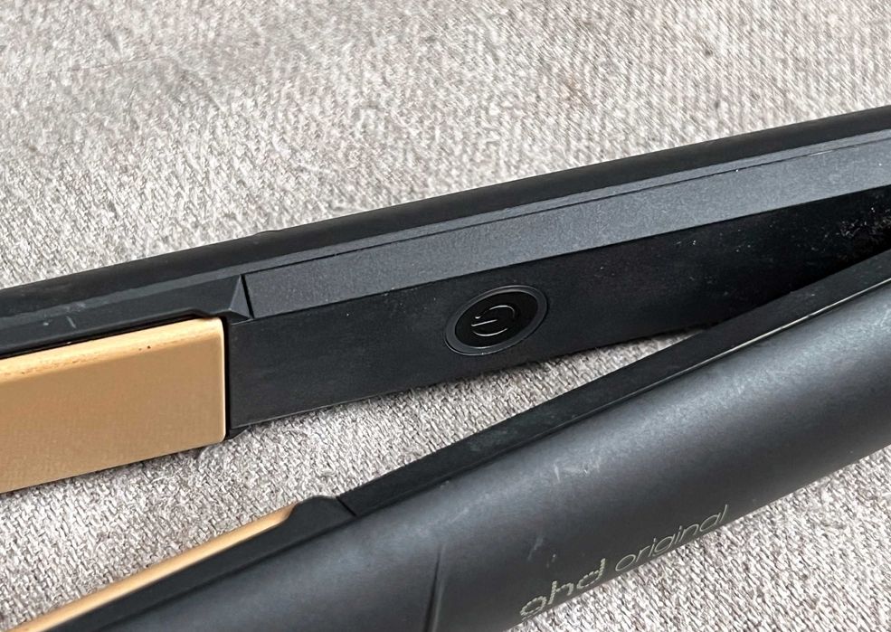 Placă de păr GHD Original Professional defectă, o placă nu încălzește