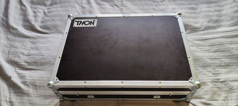 Traktor Kontrol S2 DJ контролер + куфар