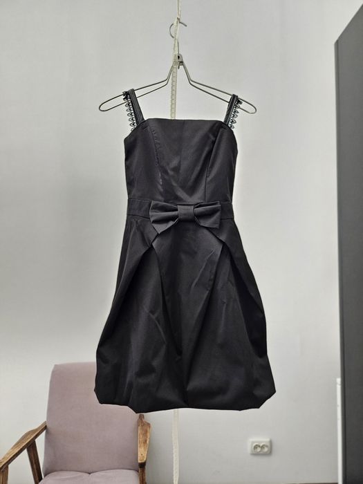 Продам платья на девочку 6-10 лет