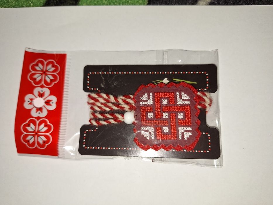 Мартеници на едро