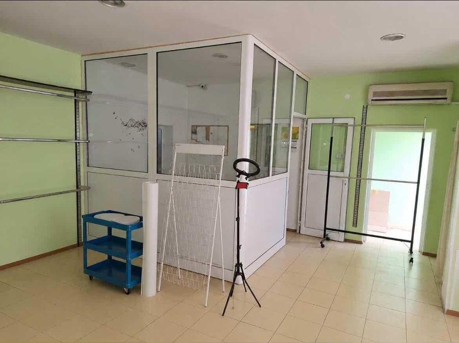 Дава се под наем Магазин в Елин Пелин - 400 кв.м за 25.5 € - Снимка #1