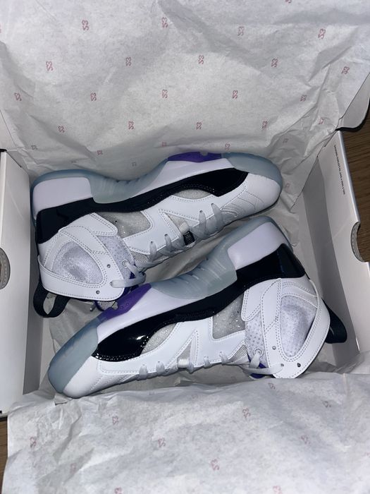 Jordan Jumpman Two Trey Sneakers / 42.5