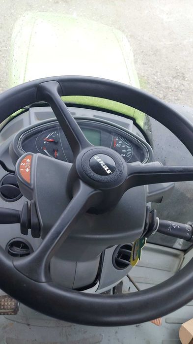 Tractor CLAAS Axion 810