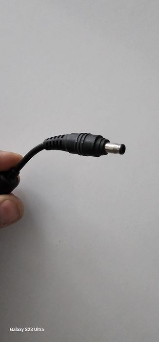 Захранващ адаптер за лаптоп