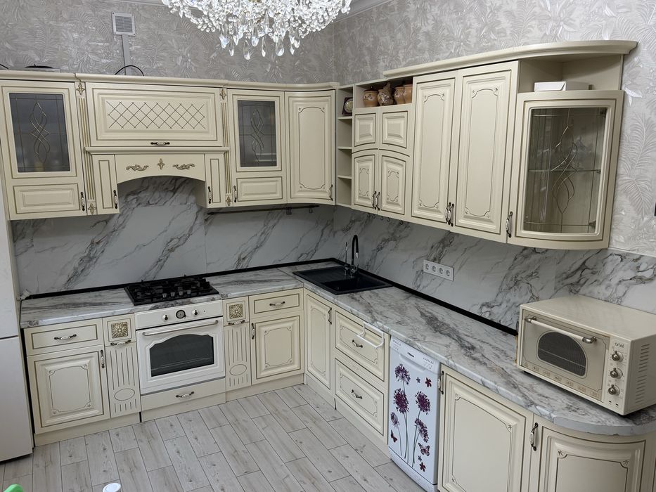 Продается кухонный гарнитур б/у