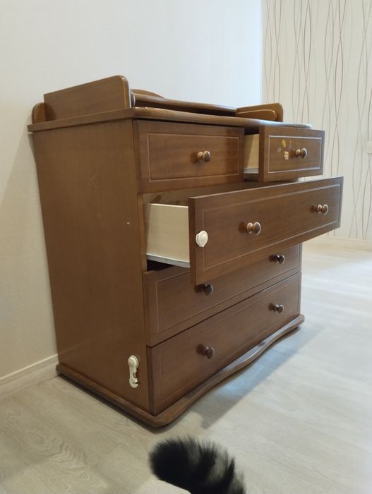 Комод деревянный