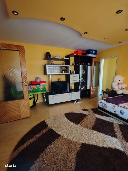 Vând apartament 3 camere micro 4