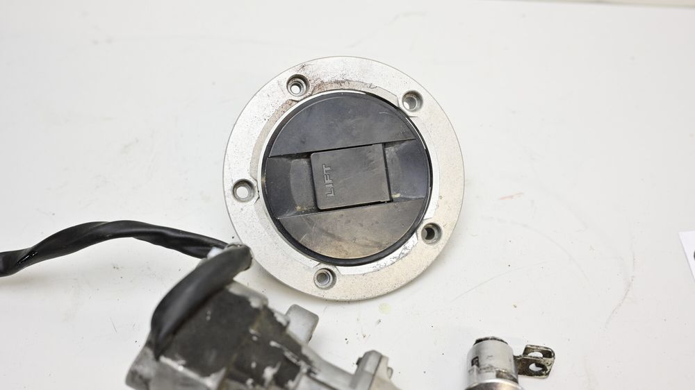 Set Contact Chei Buson Rezervor Incuietoare Sa Suzuki SFV 650 Gladius