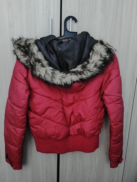 Дамско яке , с качулка. Размер S.