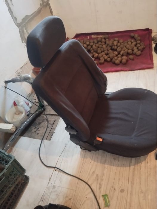 Продам левое (водительское) сиденье для Audi 80 B4