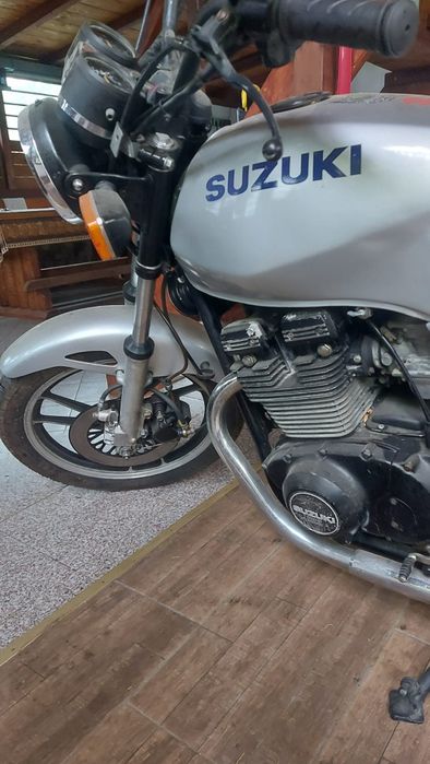 Vand motocicleta Suzuki