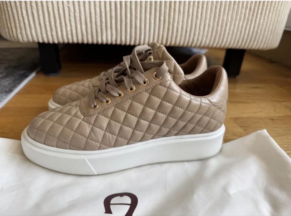 Кецове Aigner бежови