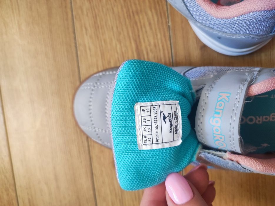 Adidași noi fete