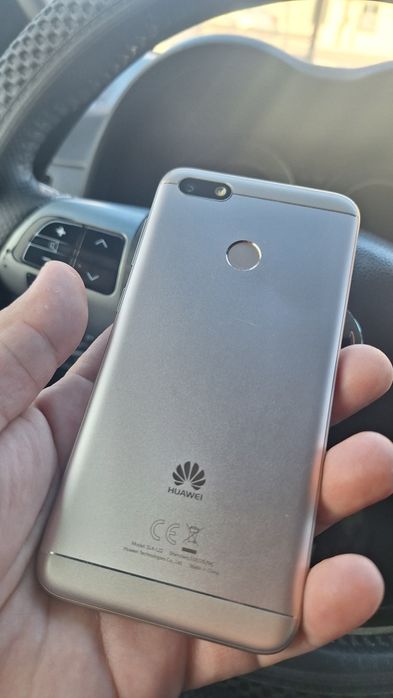 Продам телефон Хуавей p8