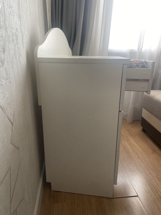 Комод белого цвета