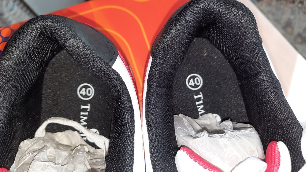 Новые кроссовки  р- 40.