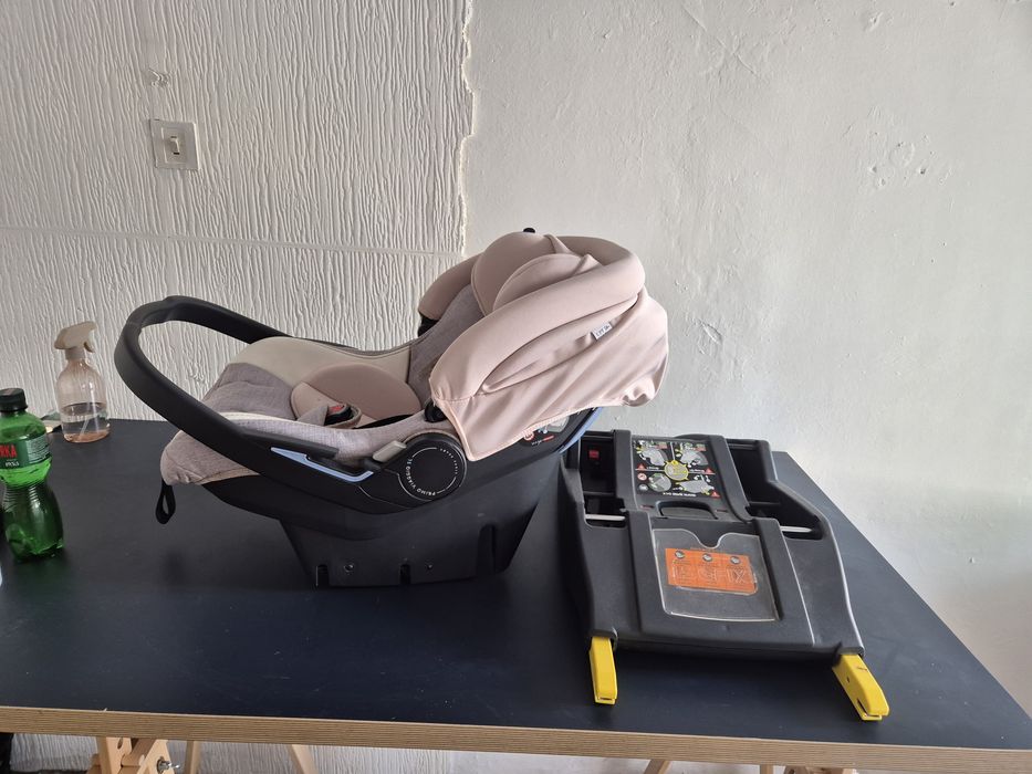 Розово Столче/кошче за кола peg perego + основа isofix   40- 87 см