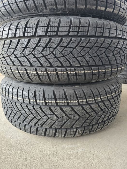 4 Броя 215/55/18 Goodyear