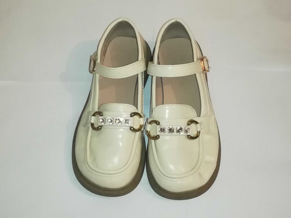 продается детская обувь