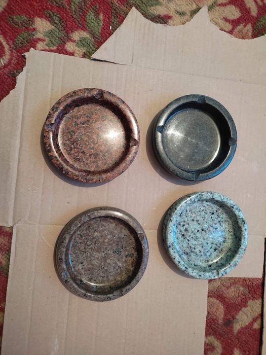 Вазы шары из гранита