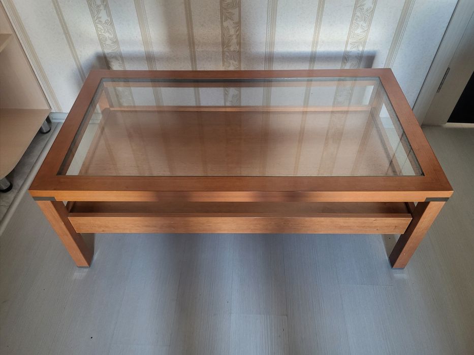 Продам столик дерево самавывоз