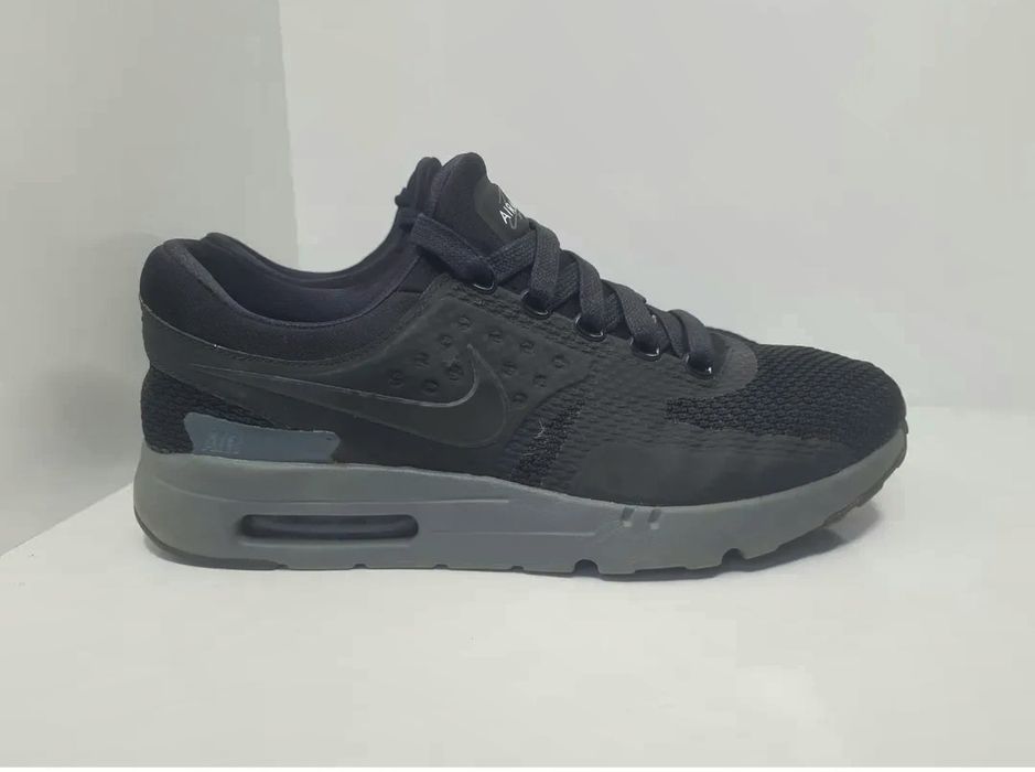 Маратонки Nike Air Max Zero

Носени,но в отлично състояние. 

Размер 4
