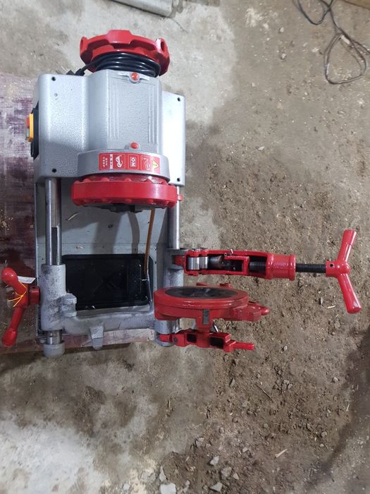 Станок для нарезки резьбы на  круглом пруте