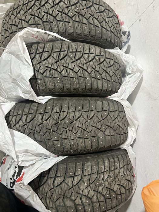 Продам зимние шипованные шины