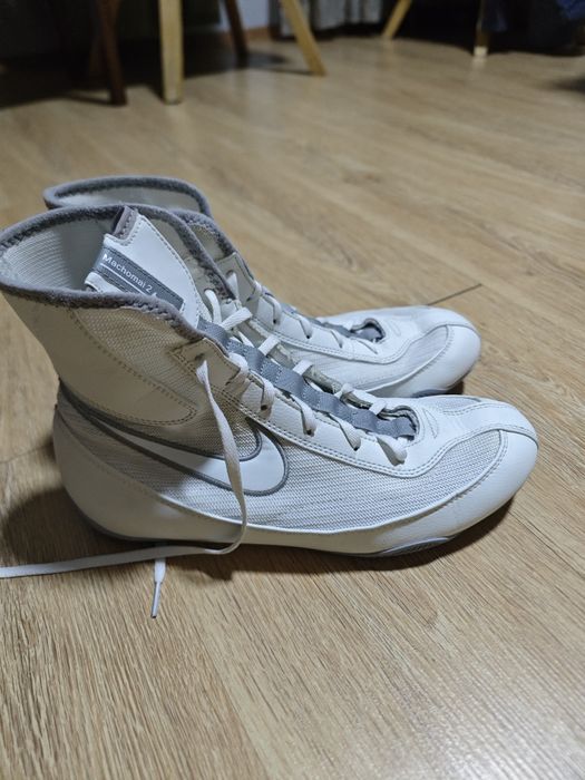 Nike machomai 2   .