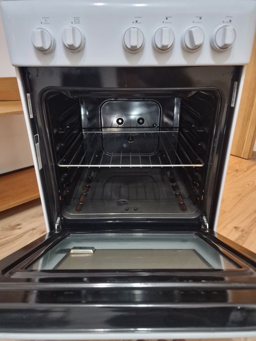 Vând ARAGAZ Indesit nou