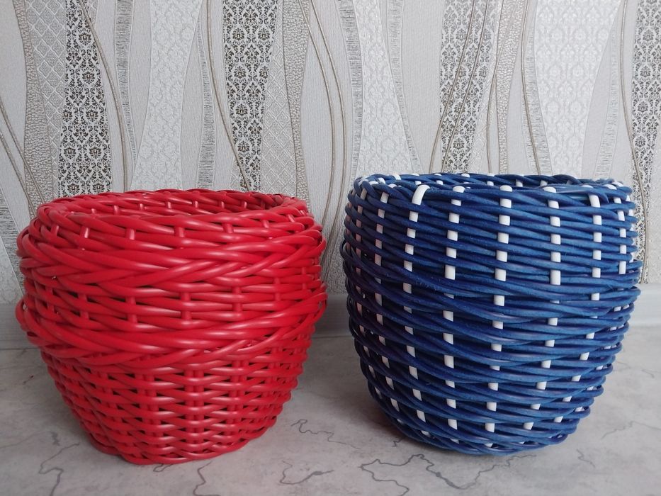 Плетённые кашпо.