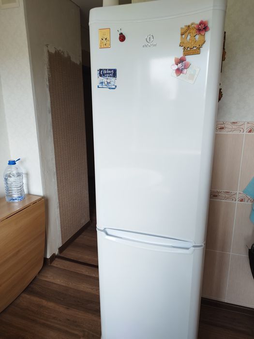 Холодильник Indesit