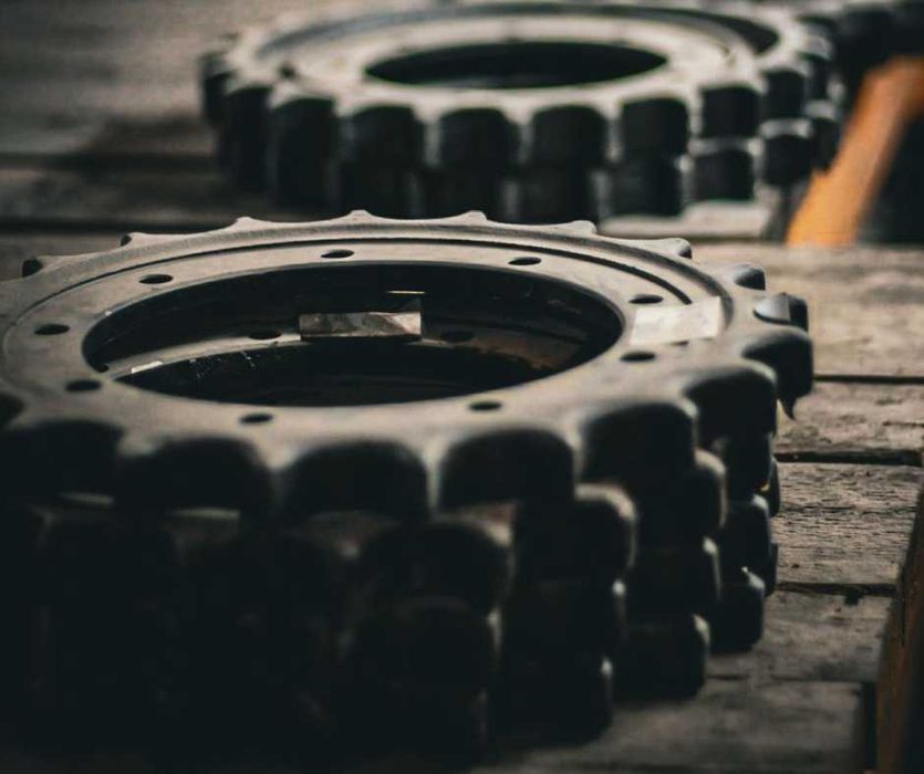 Sprockets (steluțe) și segmenți pentru utilaje șenilate