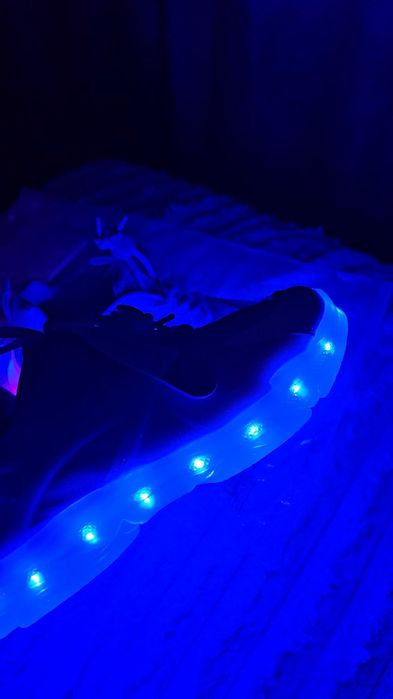 Кроссовки новые для девочки