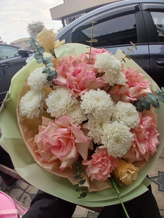 15шт роза и букет гүл сатылады