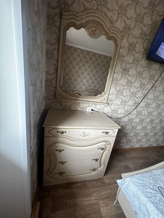 Продам спальный гарнитур